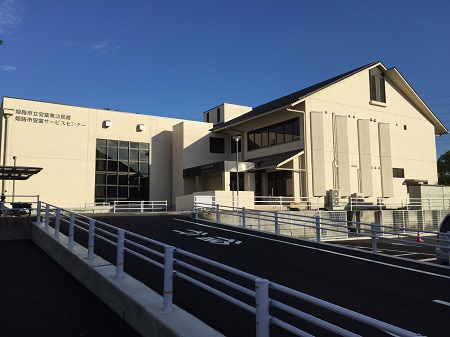 安室東公民館外観