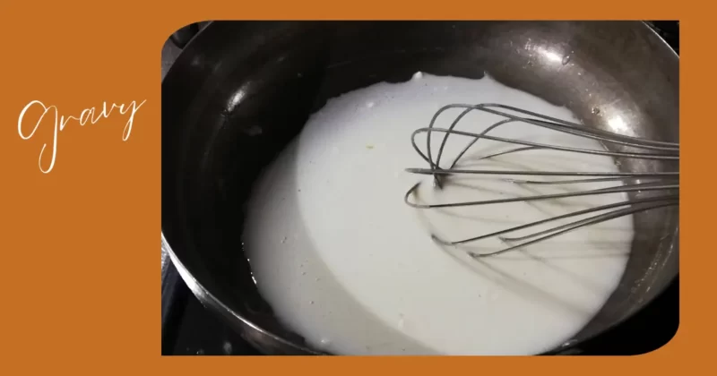 水で溶いた小麦粉をフライパンで温める